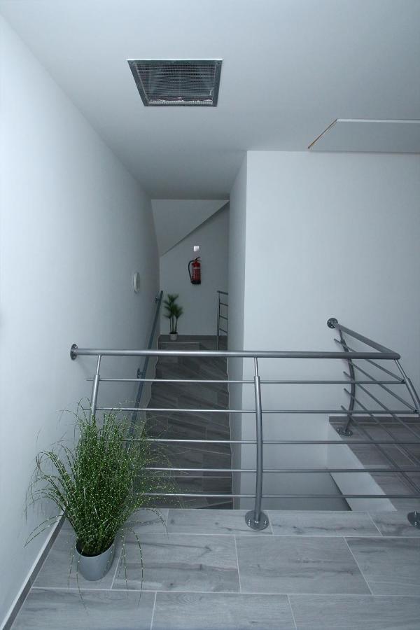 Hotel Aqua โคมารม ภายนอก รูปภาพ